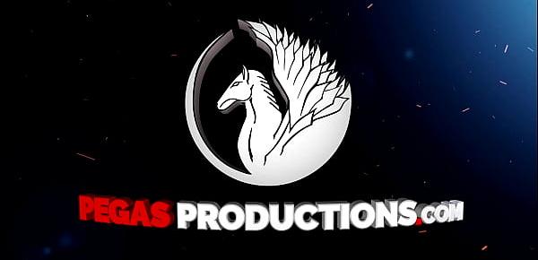  Pegas Productions - Premier DP pour la Busty Milf Kelly Lee